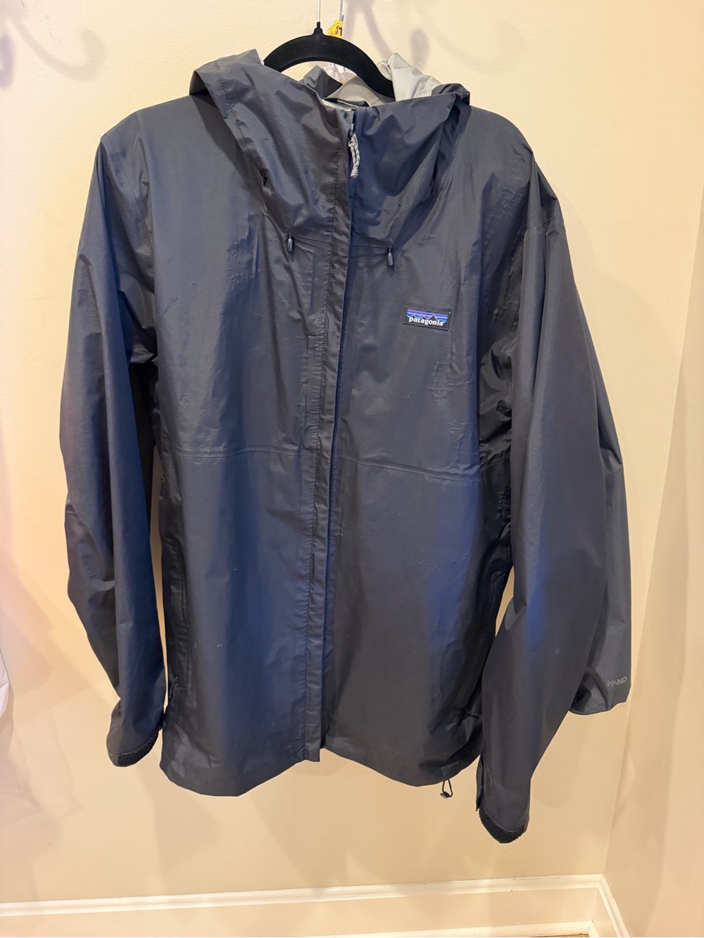 Patagonia Men's Black Rain Jacket with Hood - Picture 2 of 4